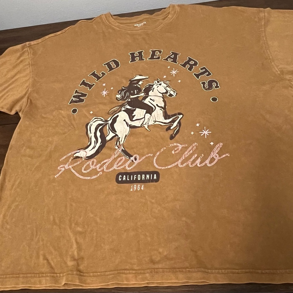 🆕🤎 NWT-Oversized Cowgirl Brown Graphic T- “Wild Hearts Rodeo Club”Sz XL